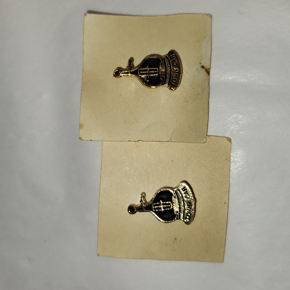 (2) VINTAGE LINCOLN TOWN CAR LOGO EMBLEM FORD AUTOMOBILE PINBACK LAPEL PIN